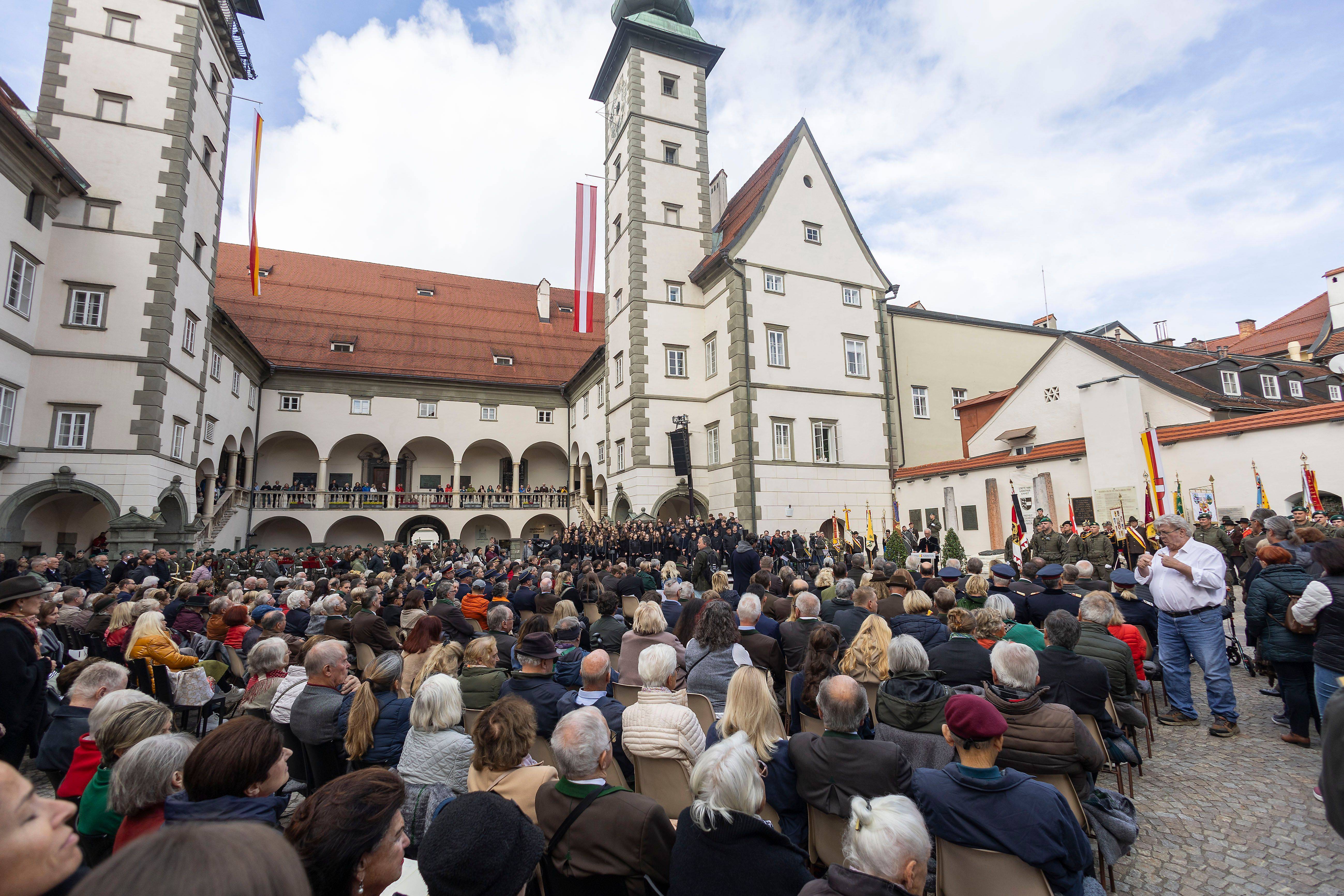 10. Oktober im Landhaushof